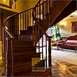 Ahşap Taşıyıcılı Merdiven